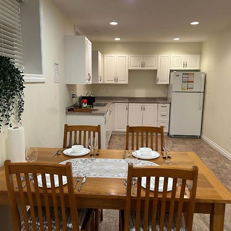 A Private Suite In Port Moody Esterno foto
